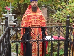 Молебен на кладбище